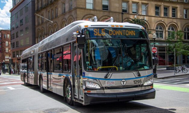 Boston compra ônibus articulados com tração híbrida