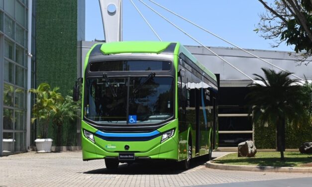Soteropolitanos conhecem o ônibus elétrico Mercedes-Benz