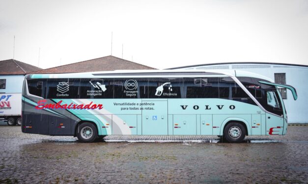 Embaixador testa ônibus Volvo